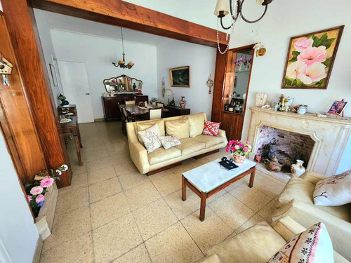 Chalet En Venta En Castelar Sur
