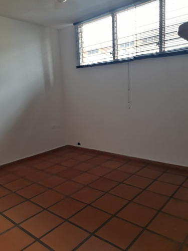 Imagen 6 de 13 de En Venta Apto. 1h Con Muelle Comun Vista A Los Canales Navegables