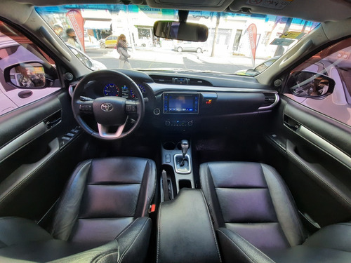 Imagen 7 de 8 de Toyota Hilux Srx 2.8td 4x2 A/t 2018 (service Oficiales)