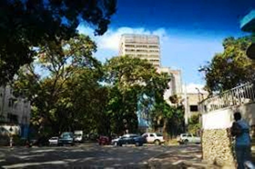 Imagen 1 de 12 de Amplia Oficina En El Mejor Centro Comercial Empresarial Del Oeste En Montalbán