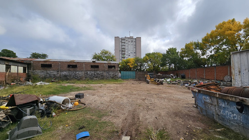 Alquiler: Galpon Con Oficinas Y Playa De Maniobras - Presidente Peron Al 400 - Lomas De Zamora