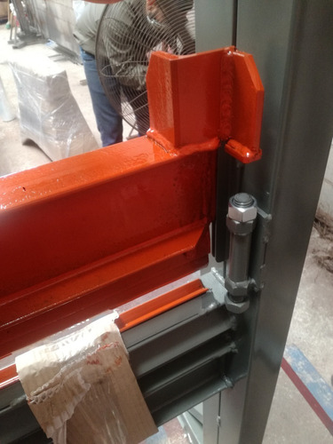 Imagen 2 de 8 de Plegadora Dobladora De Chapas Hidráulica 2500 Mm - Hasta 2mm