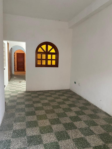 Imagen 2 de 13 de En Venta Dos Casas Construidas En 350 Metros De Terreno Con Tenencia Privada