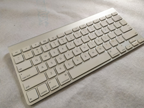 Teclado Inalámbrico Bluetooth Apple Qwerty Mc184ll/a A1314