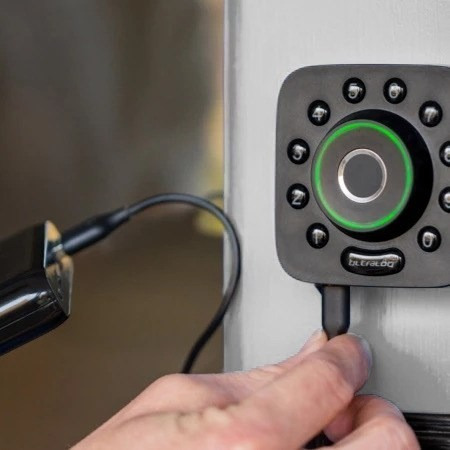 Combo Ubolt Pro + Bridge Cerrojo Biometrico Huella Wi-fi