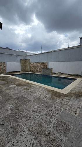 Casa En Venta En Urb El Castaño 04js