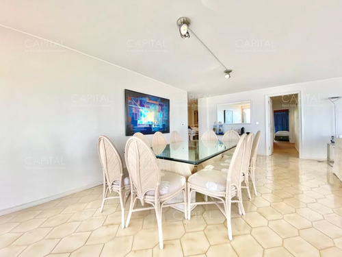 Excelente Apartamento Con Vista Al Mar Frente Al Puerto