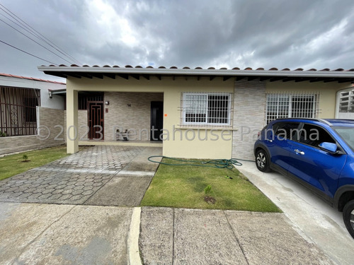 Venta De Casa En Avenida Toledo, Chanis 23-7640