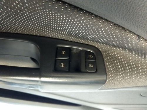 Imagem 15 de 15 de Volkswagen Voyage 2013 1.6 Vht Comfortline Total Flex 4p