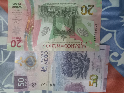 Un Billete De 50 Pesos Y Uno De 20 Pesos Con Las Letras Aa