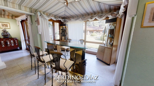 Preciosa Mansión En Exclusivo Barrio Beverly Hills- Ref: 326