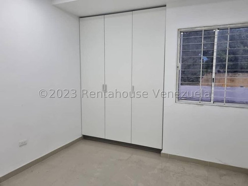 Casa En Venta Extraordinaria Villa A Estrenar Mp Con Hermosa Cocina Concepto Abierto, Pisos De Marmol, Decoración En Escayolad, Iluminacion Led. Colinas De Guataparo Valencia 24-33107
