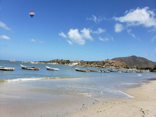 Local Con Apartamento En Calle Arismendi, Ciudad De Juan Griego, Isla De Margarita