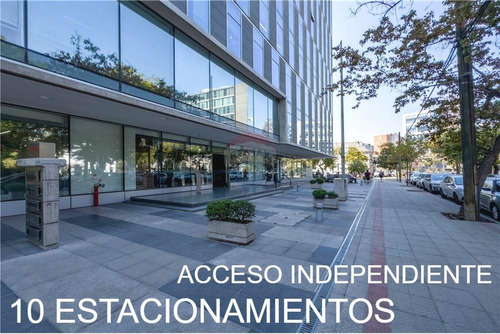 Oficina Con Placa Comercial Y Patente De Alcoholes