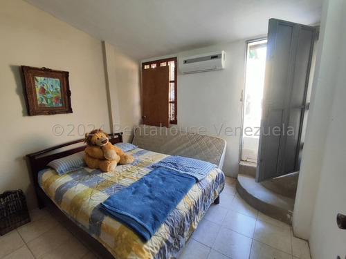 José Trivero Vende Hermosa Casa Ubicada En Excelente Zona De Cabudare, Cuenta Con Tanque Subterraneo