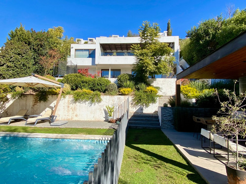Se Vende Espectacular Casa En Condoinio / Con Novación