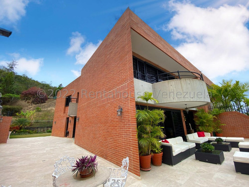 Townhouse  En Venta Lomas De Sorocaima  587m²