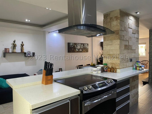 Townhouse En Venta Con Muy Buenos Acabados, Pisos De Marmol, Cocina Empotrada Ym Tope De Cuarzo, Pared Decorada En Coralina. San Diego