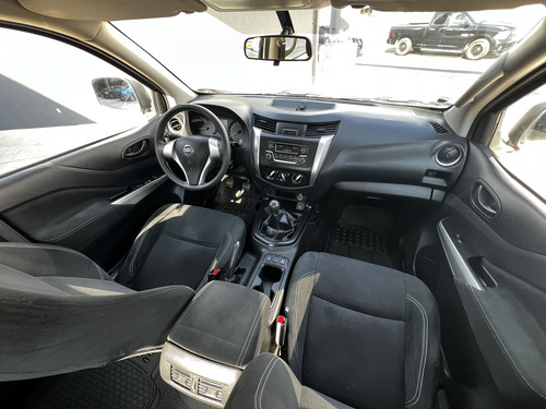 Nissan NP300 2.4 Doble Cabina Se Aa Pack Seg Mt