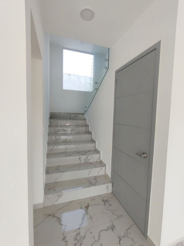 Casa Estilo Contemporáneo En Burgos De Cuernavaca, Temixco Morelos.