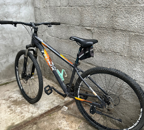 Bicicleta Trinx M136 Pro 28 7 Vel. Disco Mecánico.