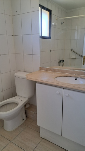 Casa En Venta De 4d, 3b, 2e. Francisco Otta, Peñalolen.