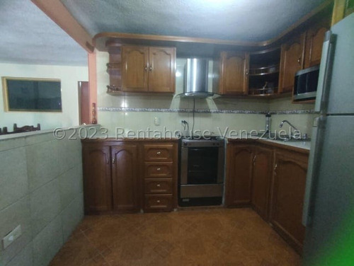 Casa De Dos Planta Ubicada En Urb Araguaney I Palo Negro 25-13068 Mfc