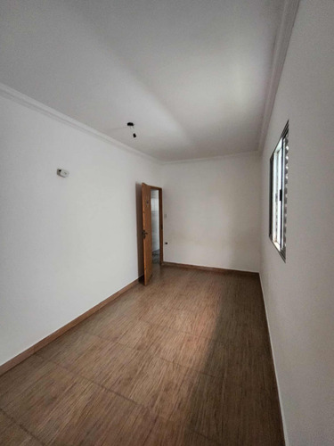 Casa Térrea Com 02 Quartos E 02 Vagas De Garagem