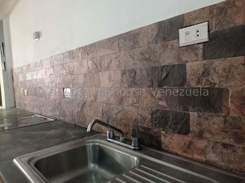 Imagen 3 de 14 de Eloisa Mejia Rentahouse Vende Townhouse En Manantial Naguanagua 22-1267
