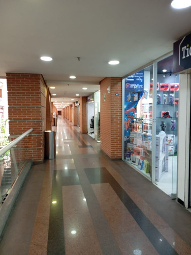 Local En Alquiler. Centro Comercial, Plaza Las Américas.