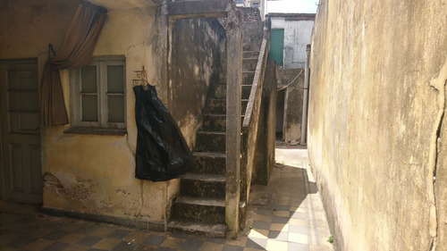 Casa De Pasillo A Reciclar En Venta En Terreno De 94m2