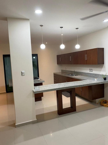 Imagen 2 de 12 de Lomas De La Rioja, Casa En Renta De 3 Recámaras , Super Equipada