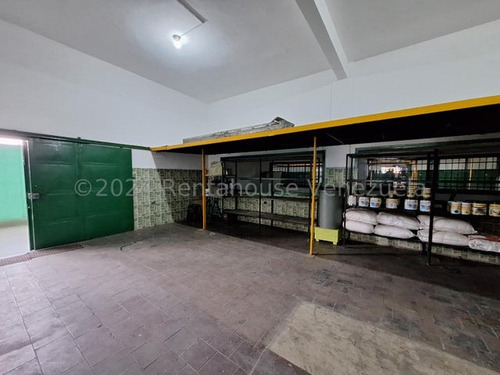 Gran Local Comercial Con Deposito En Venta En Av Bolivar De Maracay Db 24-17385