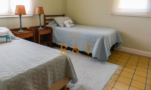 Imagen 16 de 24 de Excelente Casa De 4 Dormitorios Y Piscina En Playa Mansa, Zona Residencial
