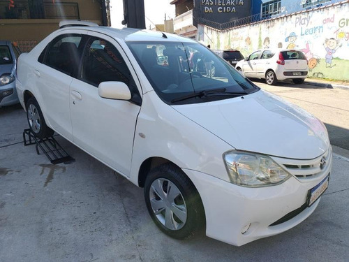 Imagem 4 de 12 de Toyota Etios Xs Sedan 1.5 Flex 16v 4p Manual