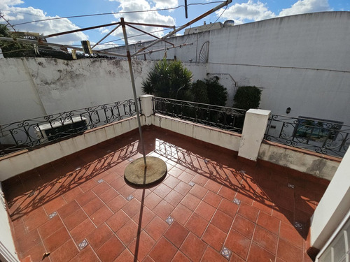 Casa Lote Propio 5 Amb. Con Jardín Y Pileta Floresta