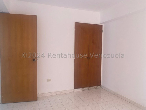 Imaginate Vivir En Una Zona Tranquila Y Fresca En Un Amplio Y Comodo Apartamento Con Espaciosas Habitaciones, Excelente Distibucion Para Aprovechar Al Maximo Sus Ambientes.