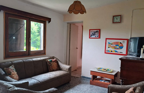 Inmobiliaria Costa Azul Vende Casa De Tres Dormitorios Y Dos Baños A 3 Cuadras De La Playa De Costa Azul