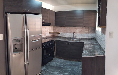 Imagen 5 de 9 de Re/max 2mil Vende Excelente Townhouse En Urb. Cerrada - Isla De Margarita