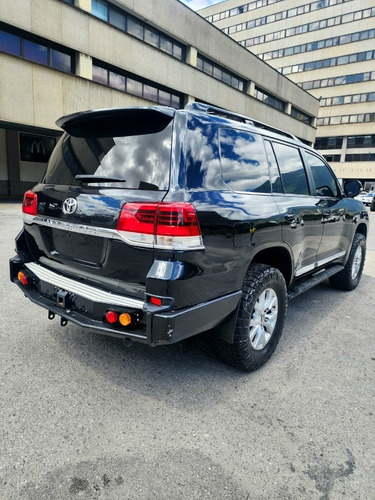 Imagen 5 de 12 de Toyota Land Cruiser 200