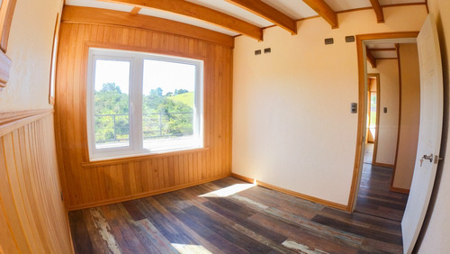 Casa Dos Pisos/ Lomas De Ten-ten/ Castro/ Isla Grande Chiloé