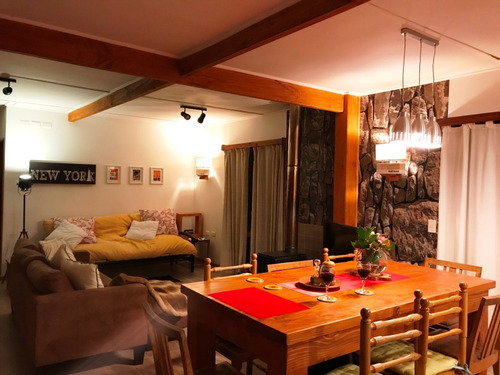 Imagen 2 de 12 de Hermosa Casa Borde Lago Villarrica