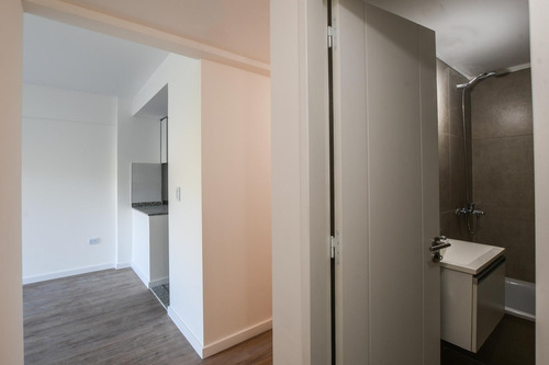 Venta - Departamento De Un Dormitorio Con Amenities En Avenida Pellegrini, Rosario