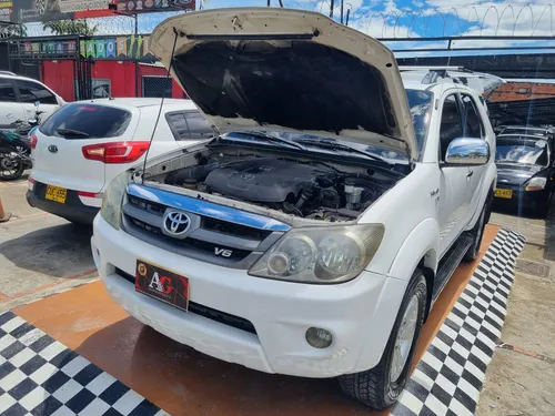 Toyota Fortuner SR5 4.0 AT 4X4