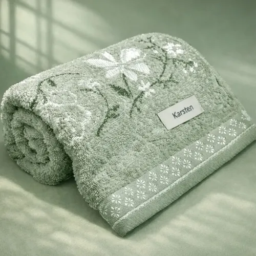 TOALHA DE ROSTO KARSTEN YUNA 100% ALGODÃO BARRA FLORAL MACIA COR VERDE MATCHA 40209/30