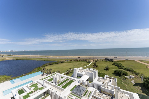 Imagen 2 de 6 de Apartamento En Venta De 2 Dormitorios En Playa Mansa (ref: Lij-5669)