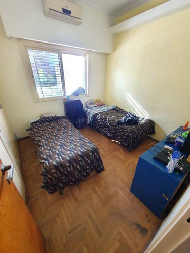 Solida Casa De 3 Ambientes (tipo Ph) En Planta Baja Con Jardin En Venta. Olivos