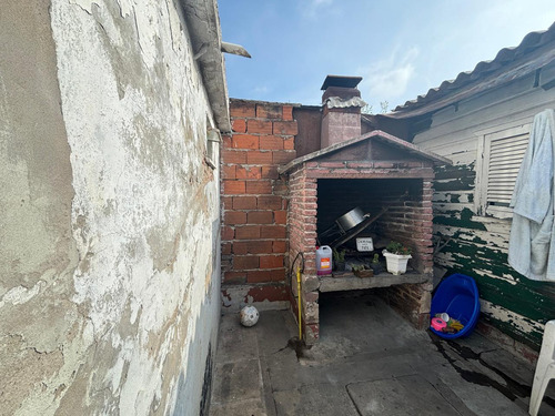 Casa En Venta - 4 Dormitorios 2 Baños - 688mts2 - La Plata