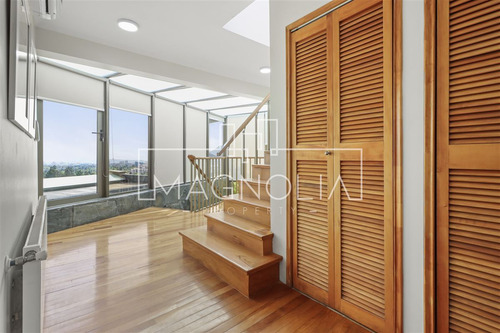 Casa En Arriendo De 6 Dorm. En Las Condes