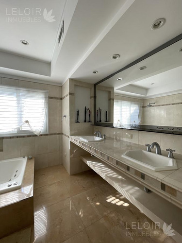 Casa En Venta 4 Amb En Campos De Alvarez